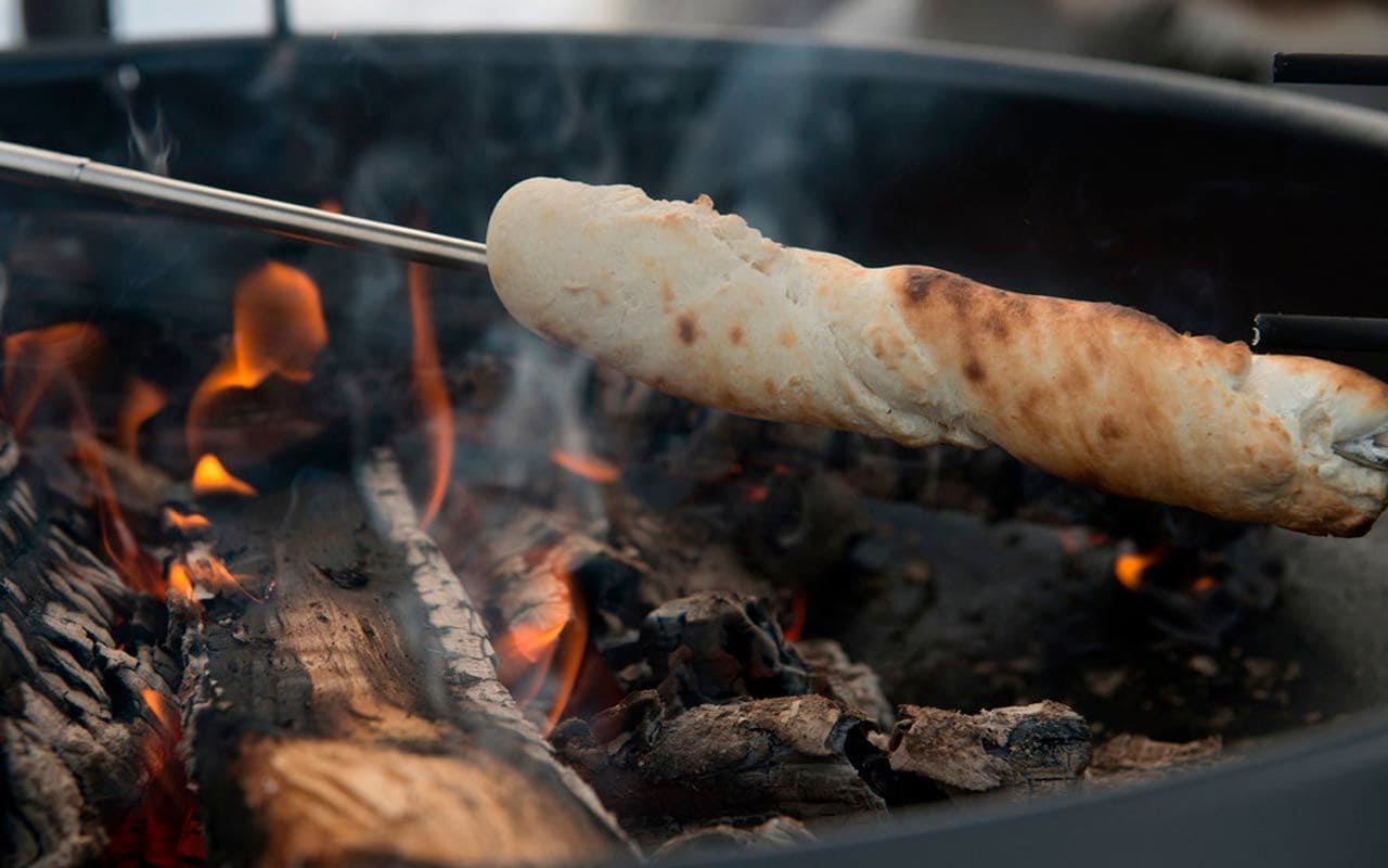 Snobrød - Nem opskrift på snobrødsdej